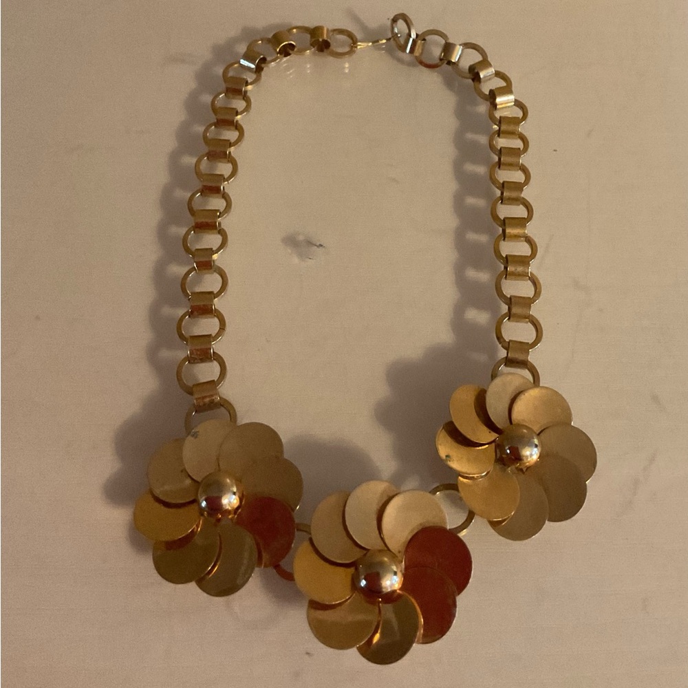 Necklace flower gold tone vintage